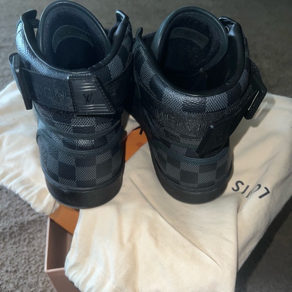 Designer Shoes (Louis Vuitton) Souliers - Picture 2 of 9